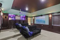 Luxury Home updated kitchen / Spa Bathrooms / and Grand Theater for movie night! Hotel a The Colony