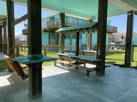 Feelin’ TIP Sea - *Sleeps 1 Walking Distance to the Beach!