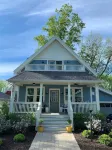 Newer luxury cottage with hot tub; walking distance to town and beach - 4-Star