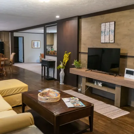 Spacious & Centrally Located Home! Quiet on .25 acre. Pet-Friendly. Walk to Bay