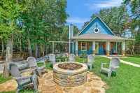 Lakehouse Retreat with Game Shed-4 minute walk to Beach, Fishing Cove,& Trails!
