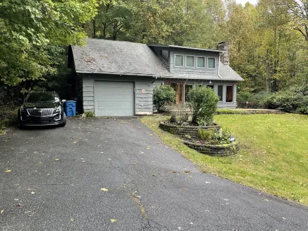 5 bedroom 3000 sq foot custom Home near Boone & ASU campus . <br>