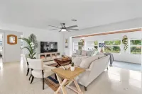 Heated Pool-Oversized Master - Close to Beach - Centrally Located 4 Bed / 3 Bath