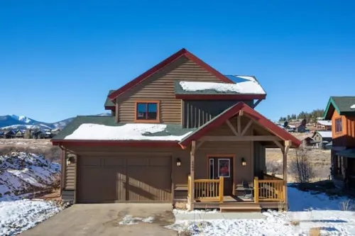 Modern+Spacious • Ski Winter Park • Private Hot • Family-Friendly • Evcharger Hotels in Tabernash
