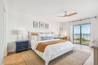 ☀️Renovated 𝐵𝐸𝐴𝐶𝐻𝐹𝑅𝑂𝑁𝑇 condo with RESORT STYLE AMENITIES☀️
