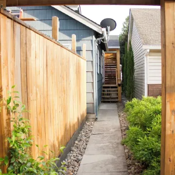 Adorable attic cottage in the heart of Oregon Wine Country.