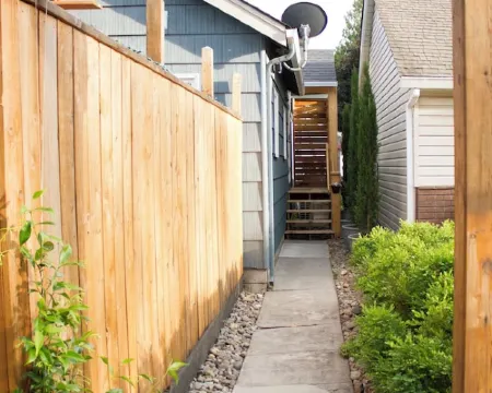 Adorable attic cottage in the heart of Oregon Wine Country. Hotels in Newberg