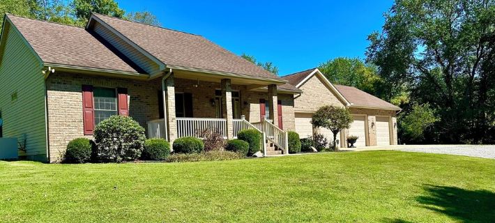 Luxury Old Man's Cave Home🌲Walking Distance to Hocking Hills Park with Hot Tub Hotels in Hocking County