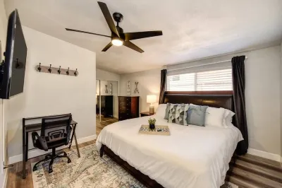 Fun West-Sac Home Near the River With Hot Tub Hotel dekat Restaurant Los Placeres