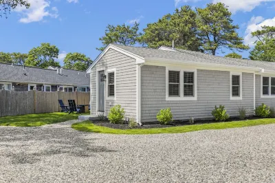 RENOVATED: 1 Bedroom/1Bath, Close to the Beach!
