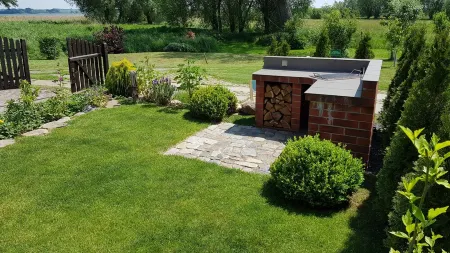 Enchanting little vacation cottage in Röpersdorf directly on Lake Uckersee Отели в г. Уккермарк