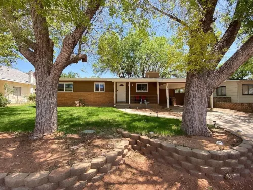 Remodeled in-town beauty with Mountain Views! Large, fully fenced back yard.