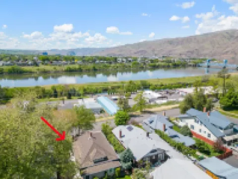 Prospect Delight - River Views, Historic Home, Walk To Town!