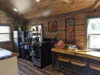 Secluded 1-bedroom cabin in the Shawnee National Forest at the Lake of Egypt.
