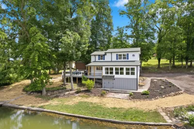 Dreamy Skipping Stone Lake House Hotels near First Apostolic Church