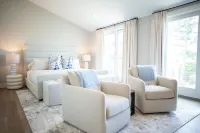 Luxury Waterfront Home & Boat Dock Walk to Beach