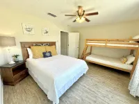 Red Raider House + Hot Tub + Game Room + 4Br Sleeps 18 + Central Lbk - balcony