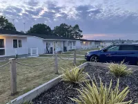 Cosy 2 Bedroom Lodge with onsite Pool Hotels near Walberswick Beach