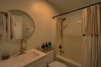 Golden Bear- lovely one bedroom with fireplace Hotels in Sky Valley