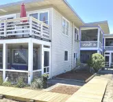 Direct Ocean Views from your bed & screened-in deck.Pet friendly! 2br 2bth 듀이 비치 주변 호텔