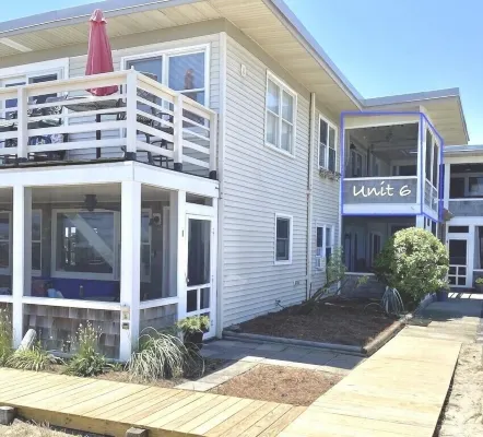 Direct Ocean Views from your bed & screened-in deck.Pet friendly! 2br 2bth - 3-Star