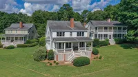 Lakefront cottage 9th green of Reynolds Lake Oconee Great Waters golf course