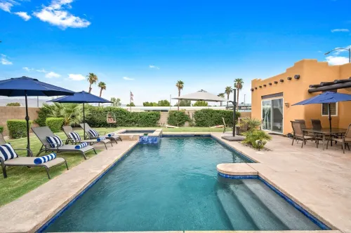 Unique Bermuda Escape with Pool/Spa & King Size Bed!