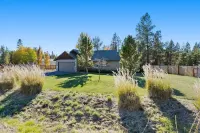 Swan Rd Getaway w/Hot Tub - Near Mt. Bachelor