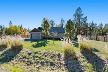 Swan Rd Getaway w/Hot Tub - Near Mt. Bachelor