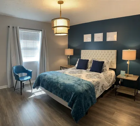 Posh Pad Near Downtown and Tybee Beach