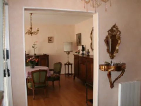 Superb apartment, downtown, private parking, quiet with elevator Hotels in Perigueux