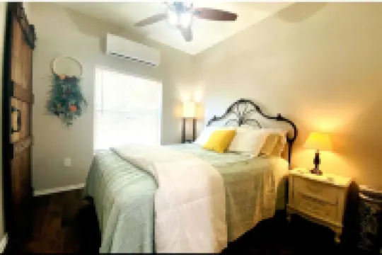 Lookout Guest House: One Bedroom Country Living