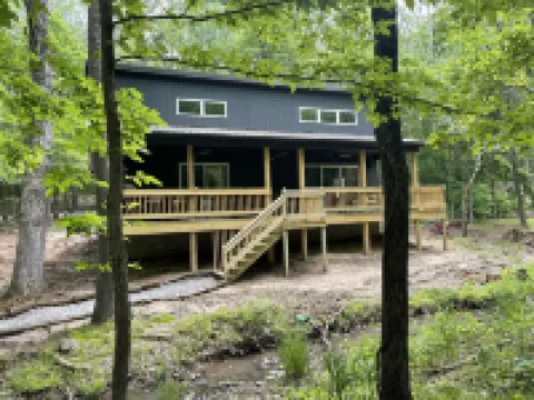 Luxurious 2Br Creekside Deckhouse w Saltwater Hot Tub