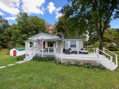 Lake views, comfort/nature @ The Castle Hill Hotels in Cambridge Township