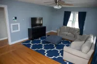 Cozy 2 bedroom home located minutes from downtown