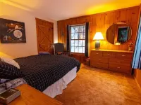Forest Lane - Roomy Mt Snow 5 Bedroom Home with Hot Tub! Hotels in West Dover
