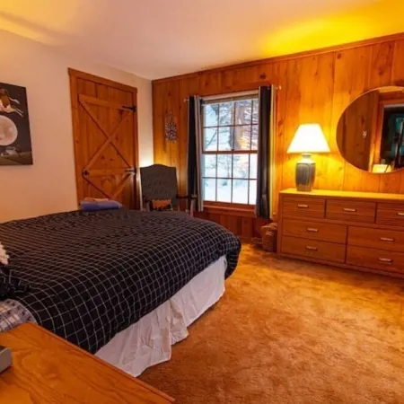 Forest Lane - Roomy Mt Snow 5 Bedroom Home with Hot Tub!