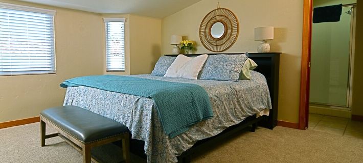 Village Penthouse—, Half-Block to Park. Rate Reduced for Early Departure Hotele w: Coronado