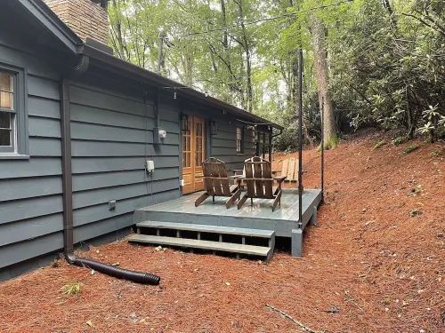Renovated Highland’s cottage - private and 3 minutes from downtown!