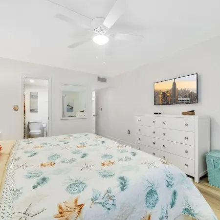 The Beach Pad~5 Min Walk to Beach~Pool-Boat Access