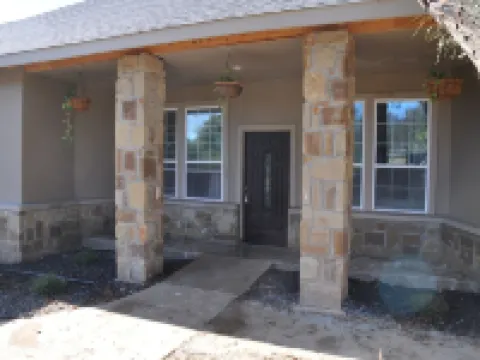 Large River Home with private pool, basketball court, private, pool table Hotéis em McQueeney