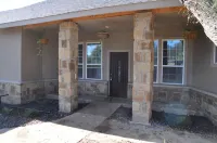 Large River Home with private pool, basketball court, private, pool table Hotels in McQueeney