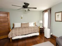 Convenient & Spacious Downtown - Private Parking Included Hotels in Galena