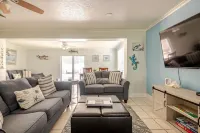 Downtown Cocoa Beach, Heated Pool House Next to Beach