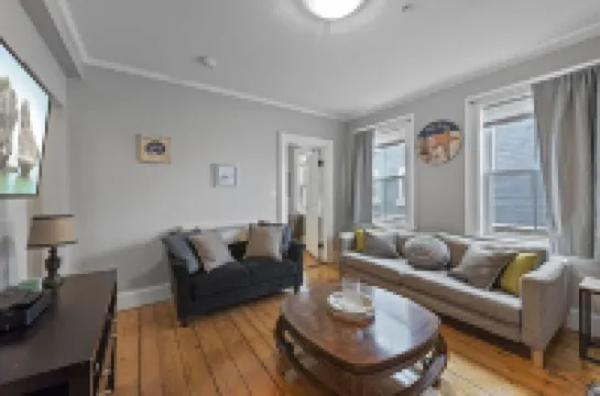 Unit1 Beautiful PRIVATE LARGE 3 bedroom/2 bath townhome. Close to ALL HISTORIC