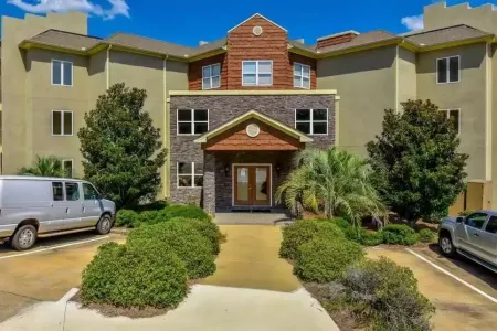 Lovely Lake Condo with BOAT SLIP and Pool