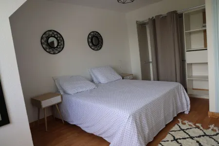 Appartement de Charme Situé au Centre-ville Avec vue mer Отели в г. Ле-Конке