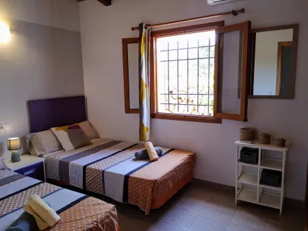 Perfect villa with pool and garden near the beach Отели рядом с достопримечательностью «Castillo de Santueri»