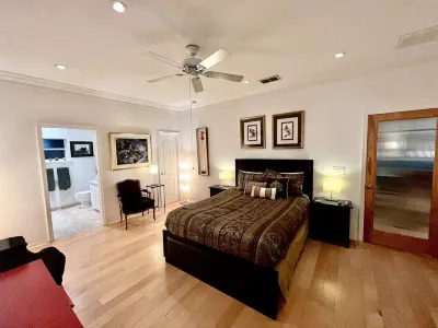 THE SIGNATURE ORANGE GROVE SUITE