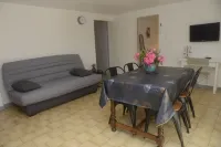 Gite ground floor house 200 m from the village, swimming pool